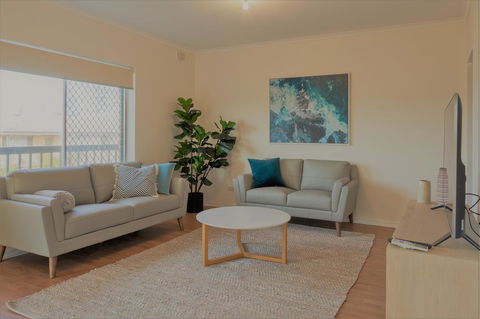 Henley Beach South, Amazing Views, Huge Private Balcony! - Accommodation Yamba 2