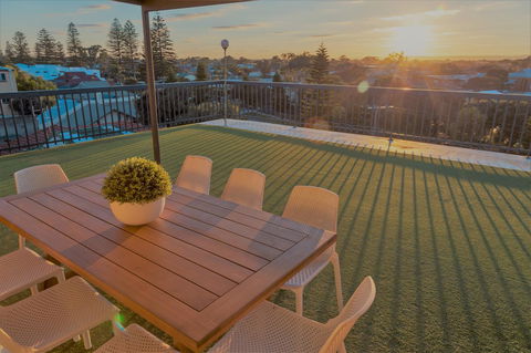 Henley Beach South, Amazing Views, Huge Private Balcony! - Accommodation Yamba 0
