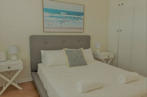 Henley Beach South, Amazing Views, Huge Private Balcony! - Accommodation Yamba 11