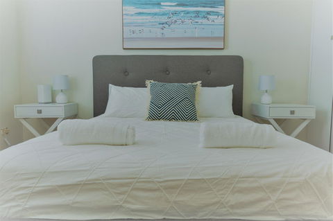 Henley Beach South, Amazing Views, Huge Private Balcony! - Accommodation Yamba 6