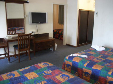 HotelMOTEL Adelaide - Accommodation Yamba 6