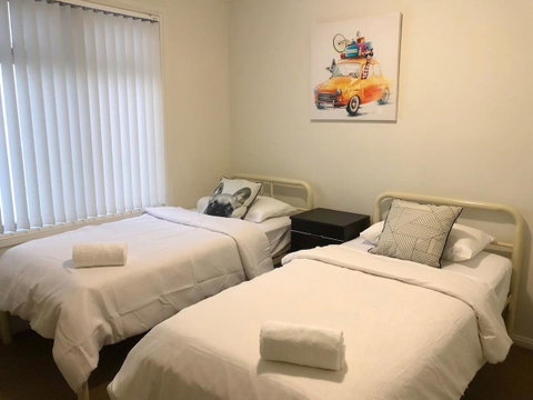 MODERN SPACIOUS 3 BR HOME - NEAR BEACH & AIRPORT - Accommodation Yamba 3