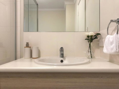 MODERN SPACIOUS 3 BR HOME - NEAR BEACH & AIRPORT - Accommodation Yamba 4