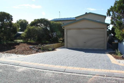 LAS ARENAS - The Sands - BEACH HOUSE - Accommodation Yamba 0