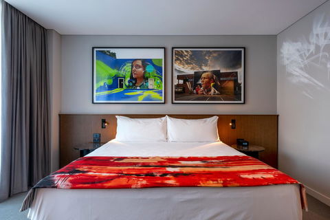 The Adnate Perth - Art Series - Accommodation Yamba 16