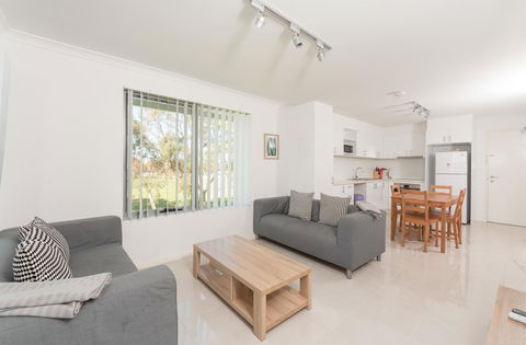 Yaran Suites - Accommodation Yamba 1