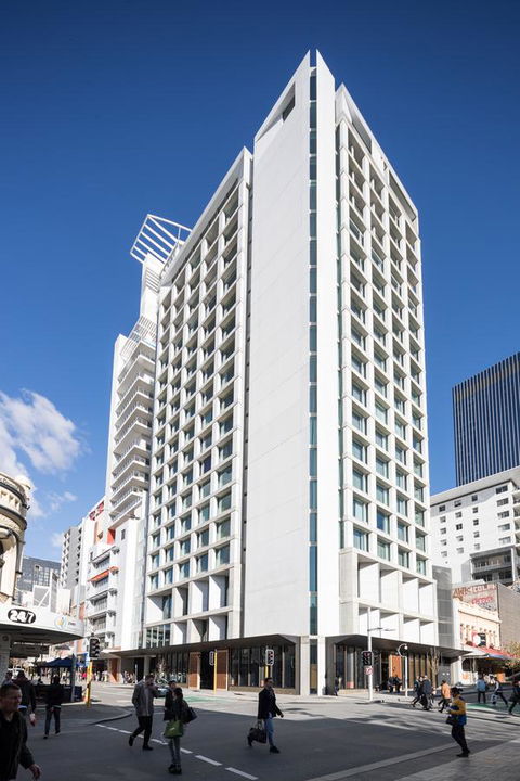 QT Perth - Accommodation Yamba 7