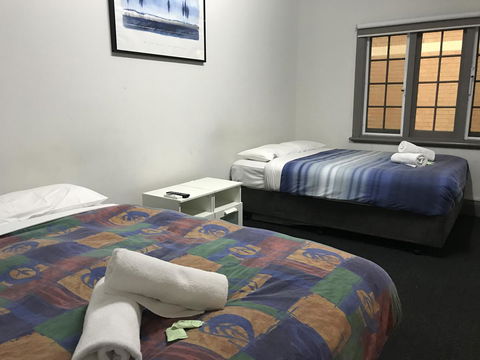 The Emperors Crown Hostel - Accommodation Yamba 8