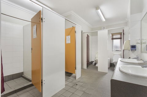 The Emperors Crown Hostel - Accommodation Yamba 25