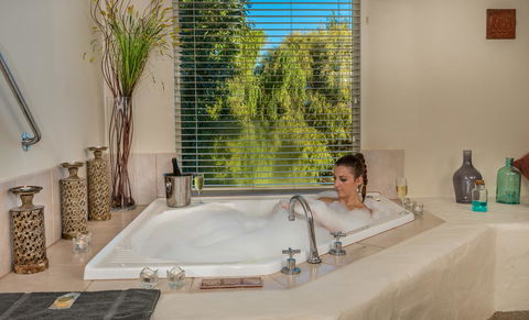 Chimes Spa Retreat - Accommodation Yamba 15