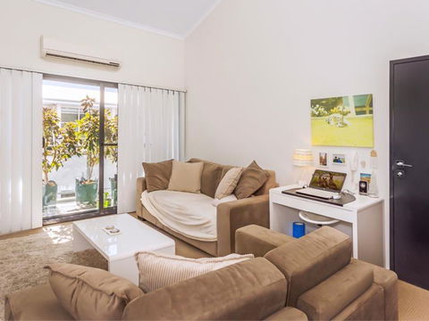 Home Apartment - Perth City Centre - Free WiFi - Accommodation Yamba 0