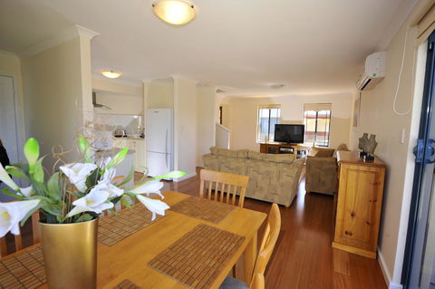 Palm Beach Manor - Accommodation Yamba 2
