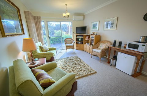 Glenelg On King Bed & Breakfast - Accommodation Yamba 2