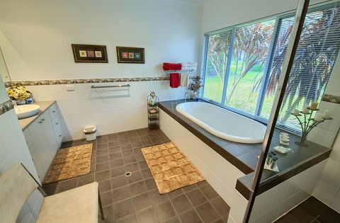 Glenelg On King Bed & Breakfast - Accommodation Yamba 3