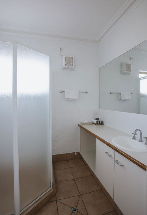 Canal Rocks Beachfront Apartments - Accommodation Yamba 6