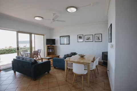 Canal Rocks Beachfront Apartments - Accommodation Yamba 8