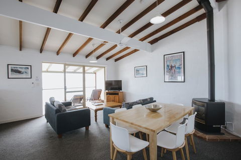 Canal Rocks Beachfront Apartments - Accommodation Yamba 22