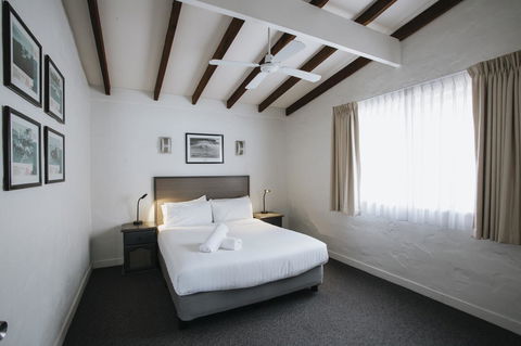 Canal Rocks Beachfront Apartments - Accommodation Yamba 3