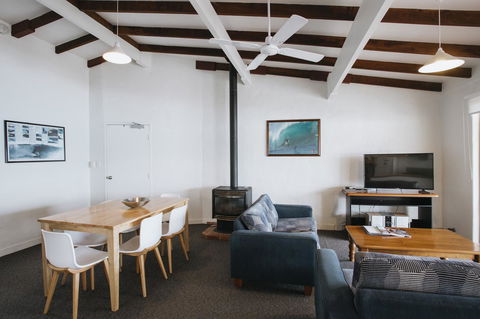 Canal Rocks Beachfront Apartments - Accommodation Yamba 2