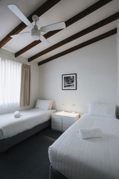 Canal Rocks Beachfront Apartments - Accommodation Yamba 12