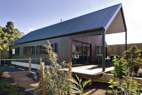 Margaret River Bungalow-1-street - Pet Friendly - Accommodation Yamba 1