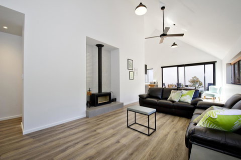 Margaret River Bungalow-1-street - Pet Friendly - Accommodation Yamba 6