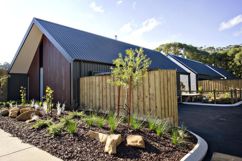 Margaret River Bungalow-1-street - Pet Friendly - Accommodation Yamba 2