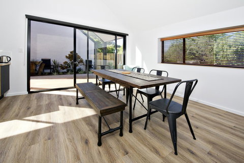 Margaret River Bungalow-1-street - Pet Friendly - Accommodation Yamba 10