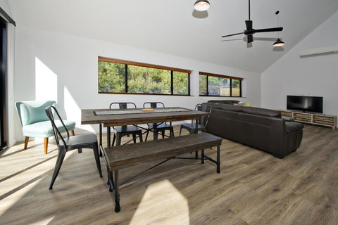 Margaret River Bungalow-1-street - Pet Friendly - Accommodation Yamba 9