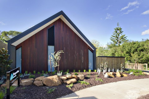 Margaret River Bungalow-1-street - Pet Friendly - Accommodation Yamba 0