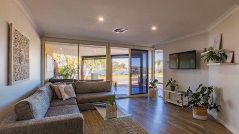 Starboard Views Kalbarri - River Front Apartment - Accommodation Yamba 0