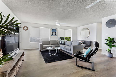 Laman Lodge, Unit 2, 15 Laman Street - Accommodation Yamba 1