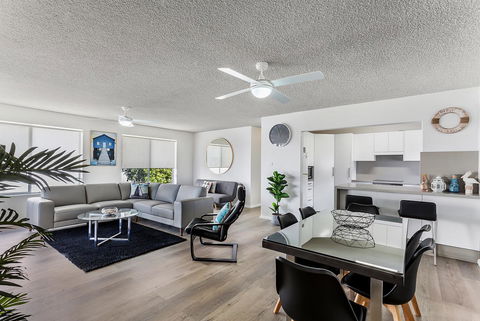 Laman Lodge, Unit 2, 15 Laman Street - Accommodation Yamba 2