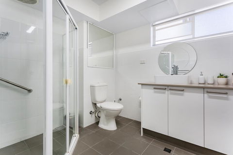 Laman Lodge, Unit 2, 15 Laman Street - Accommodation Yamba 11