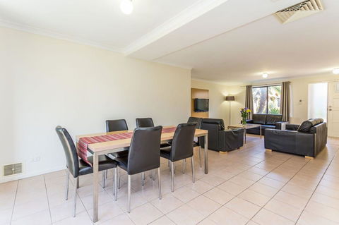 Country Comfort Perth - Accommodation Yamba 8