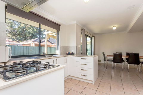 Country Comfort Perth - Accommodation Yamba 12