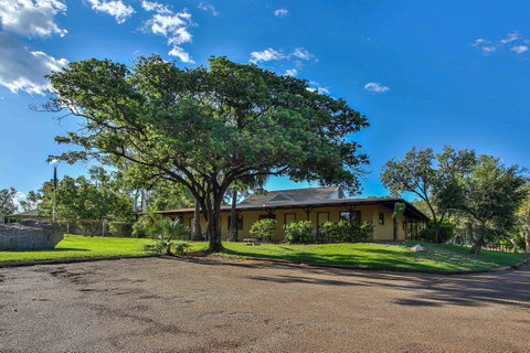 Kimberley Hotel - Accommodation Yamba 22