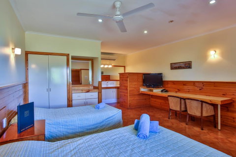 Kimberley Hotel - Accommodation Yamba 2