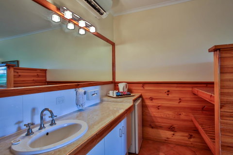Kimberley Hotel - Accommodation Yamba 8