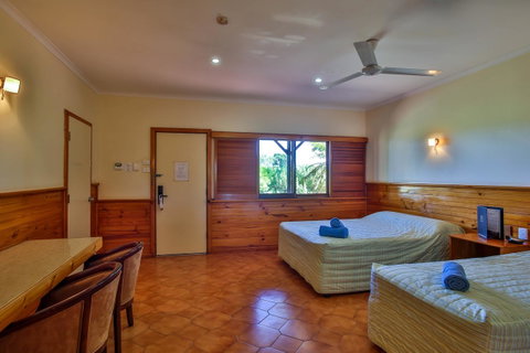 Kimberley Hotel - Accommodation Yamba 3