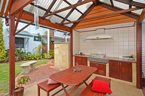 Dolphin Lodge Albany - Self Contained Apartments At Middleton Beach - Accommodation Yamba 18