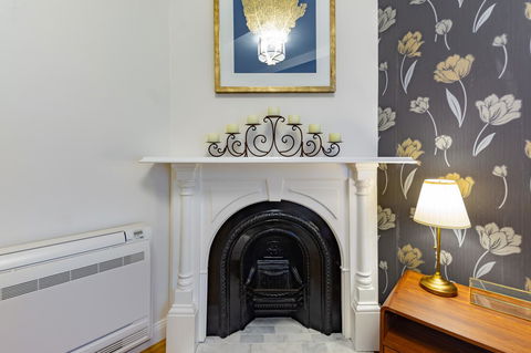Heritage Townhouse Near Harbour Bridge - Accommodation Yamba 8