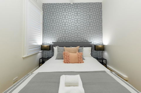 Heritage Townhouse Near Harbour Bridge - Accommodation Yamba 11