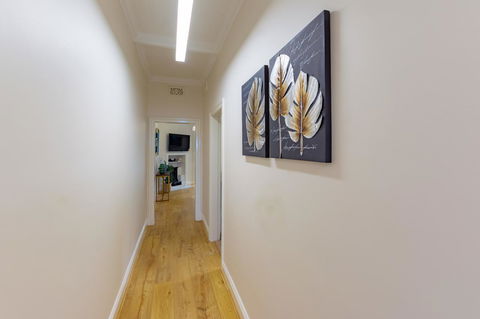 Heritage Townhouse Near Harbour Bridge - Accommodation Yamba 12