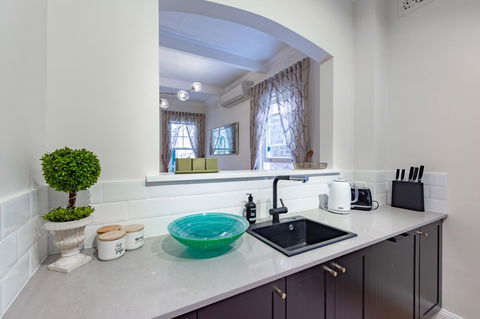Heritage Townhouse Near Harbour Bridge - Accommodation Yamba 35