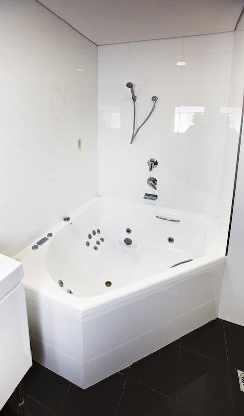 Jesmond Executive Villas - Accommodation Yamba 37