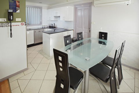 Jesmond Executive Villas - Accommodation Yamba 35