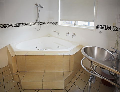 Jesmond Executive Villas - Accommodation Yamba 30