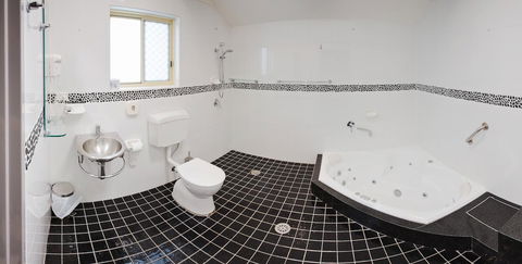 Jesmond Executive Villas - Accommodation Yamba 25