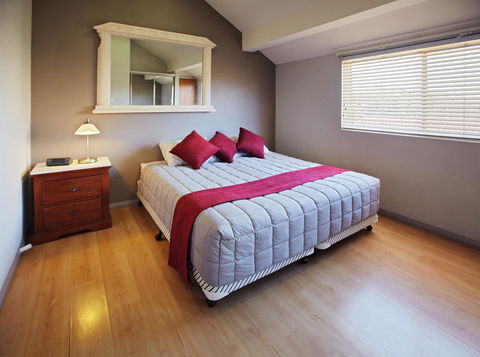 Jesmond Executive Villas - Accommodation Yamba 33
